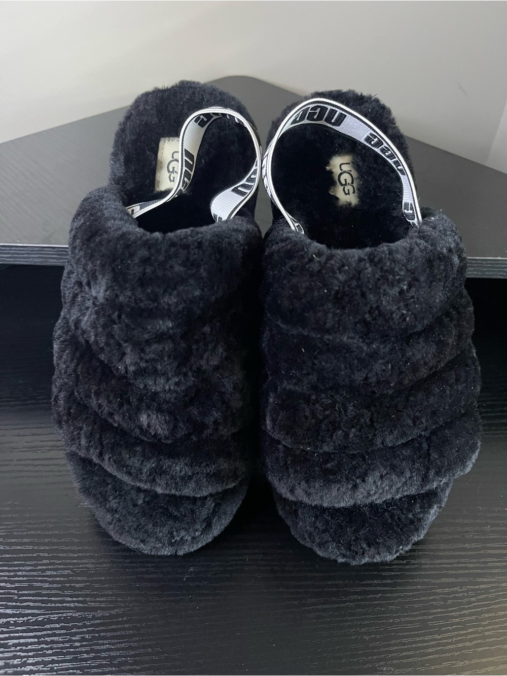 UGG Big Kids Black Fluff Slide - Cozy Faux Fur Slip-On Size 4